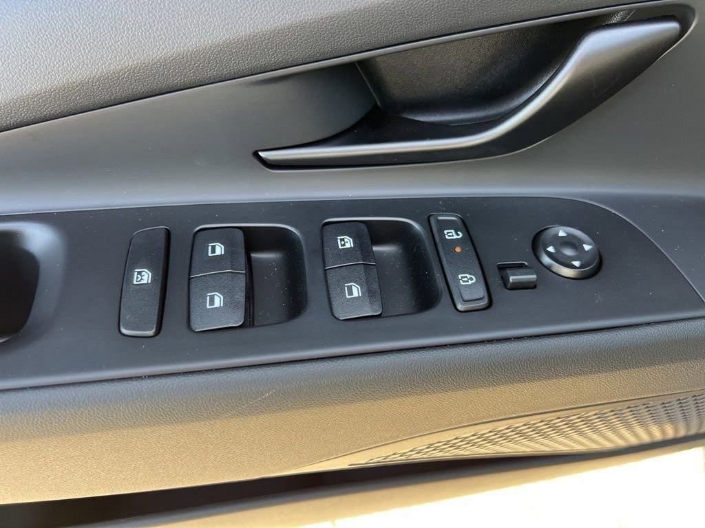 Used 2025 Hyundai Elantra Sport image 10