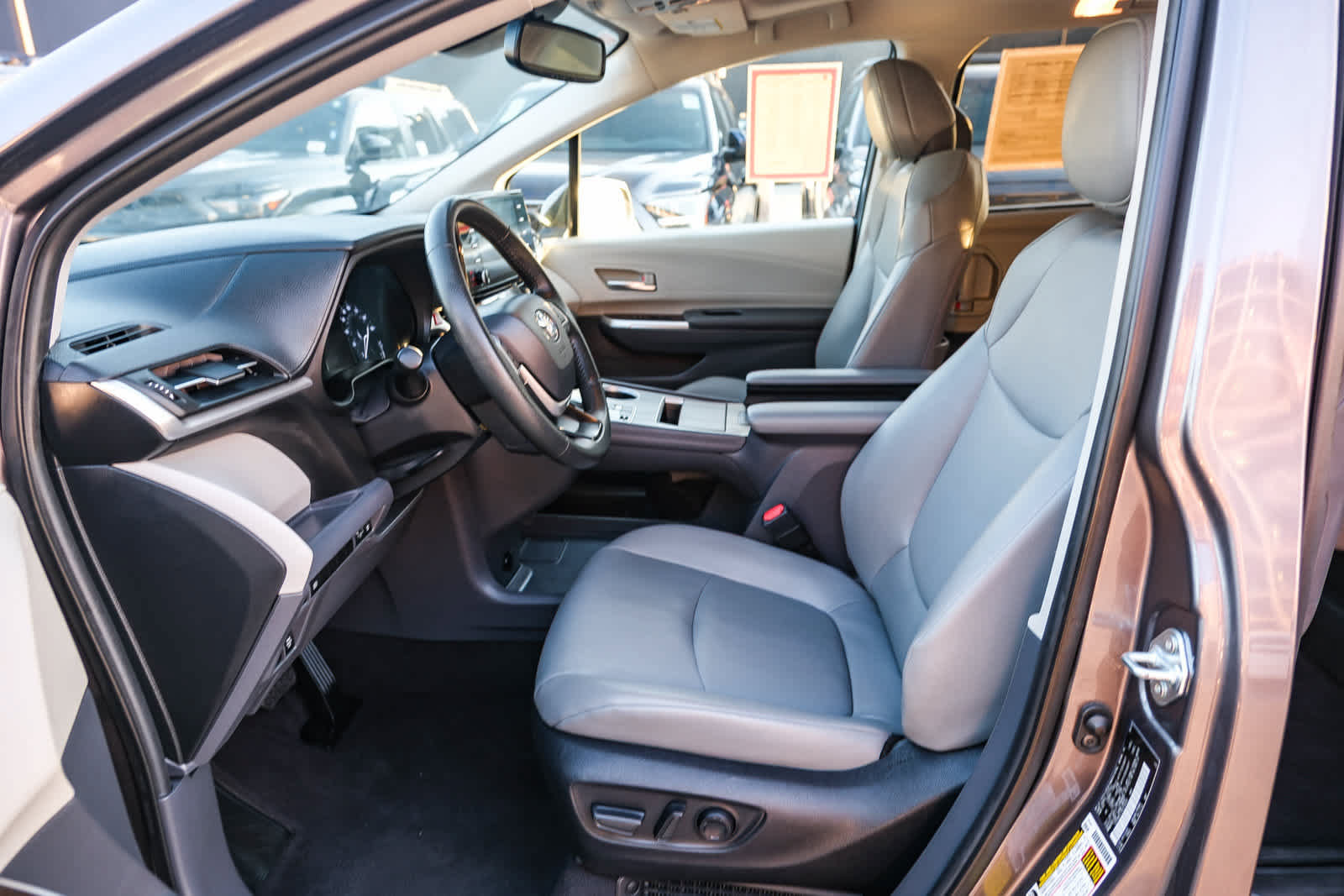 Certified 2024 Toyota Sienna XLE FWD image 21