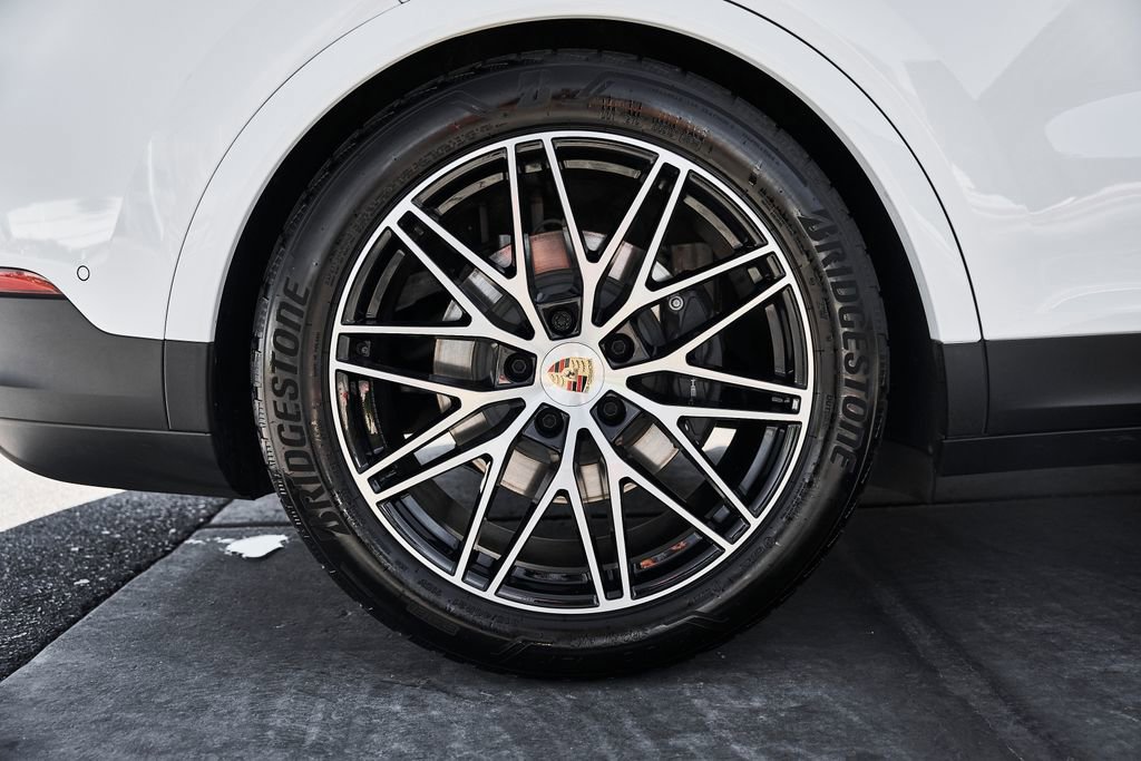 Used 2025 Porsche Cayenne image 18