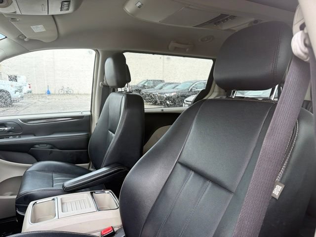 Used 2014 Chrysler Town & Country Touring w/ Driver Convenience Group FWD image 15