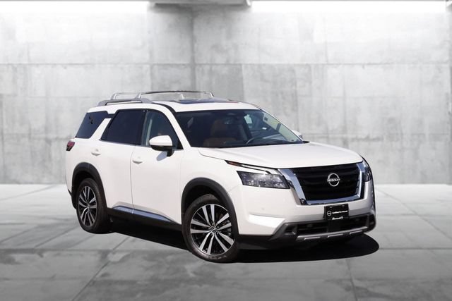 Certified 2025 Nissan Pathfinder Platinum AWD/4WD image 2