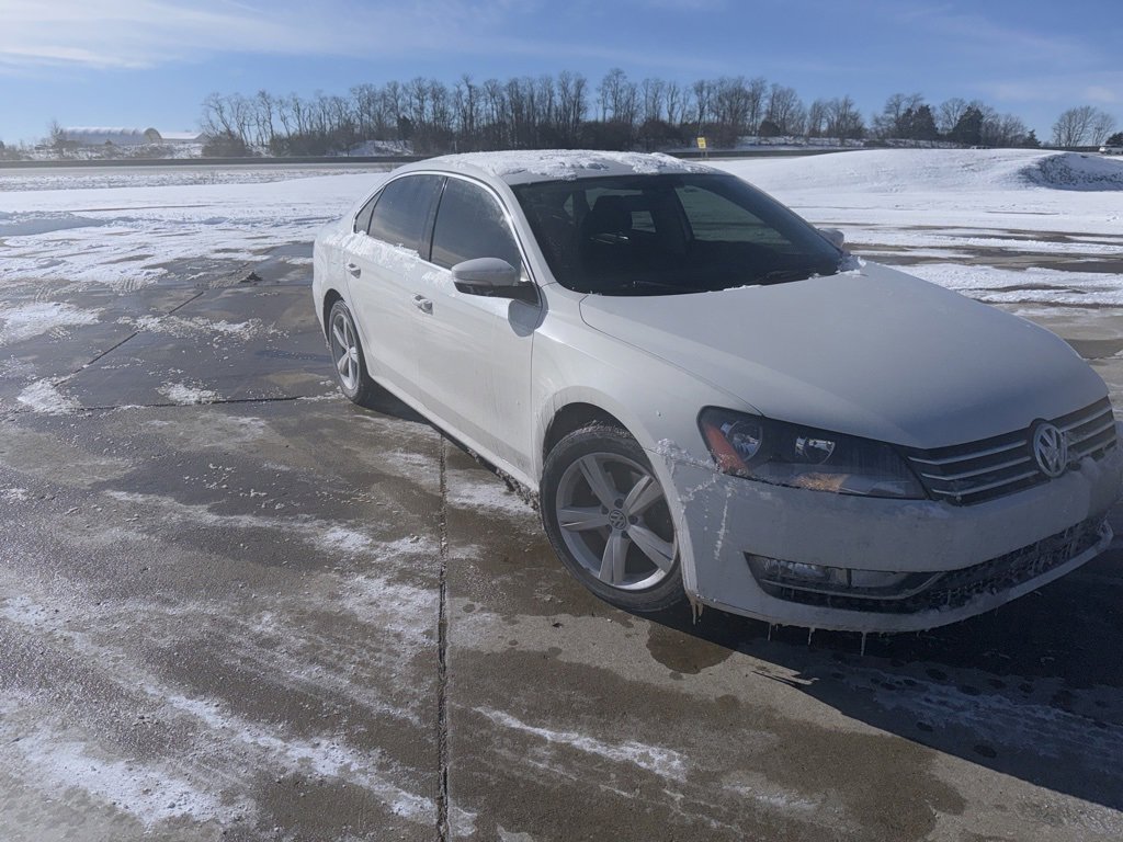 Used 2015 Volkswagen Passat 1.8T Limited Edition image 2