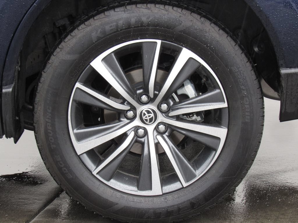 Certified 2024 Toyota Venza LE AWD/4WD image 33
