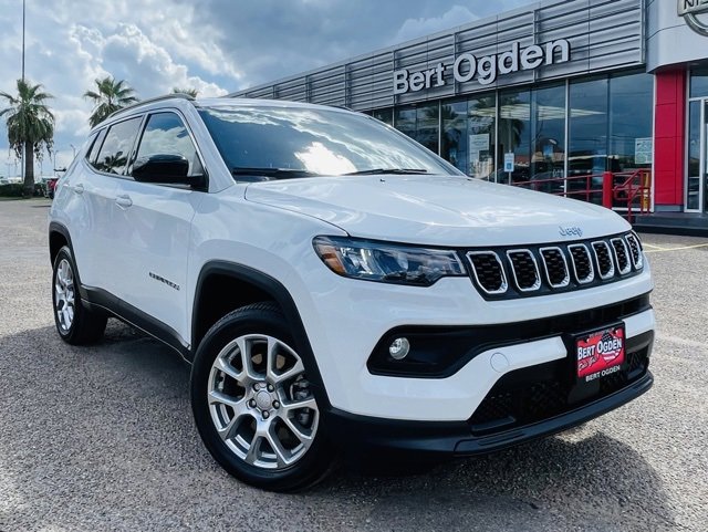 Used 2024 Jeep Compass Latitude w/ Sun and Sound Group