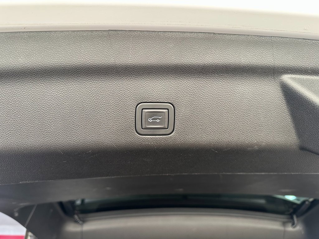 Used 2024 Chevrolet Suburban Premier image 46