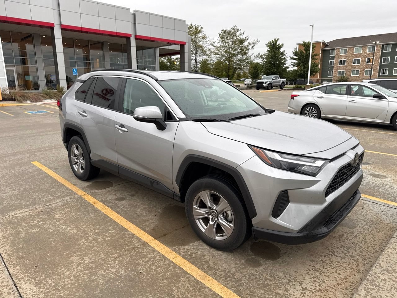 Used 2025 Toyota RAV4 XLE AWD/4WD image 8