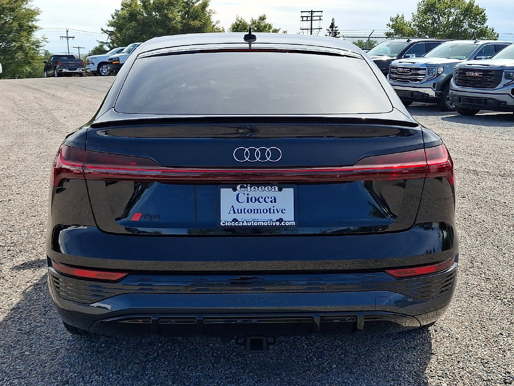 Used 2024 Audi Q8 e-tron Premium Plus AWD/4WD image 8