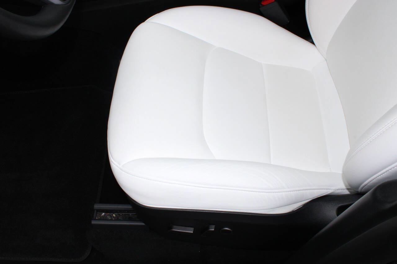 Used 2024 Tesla Model Y Long Range image 8