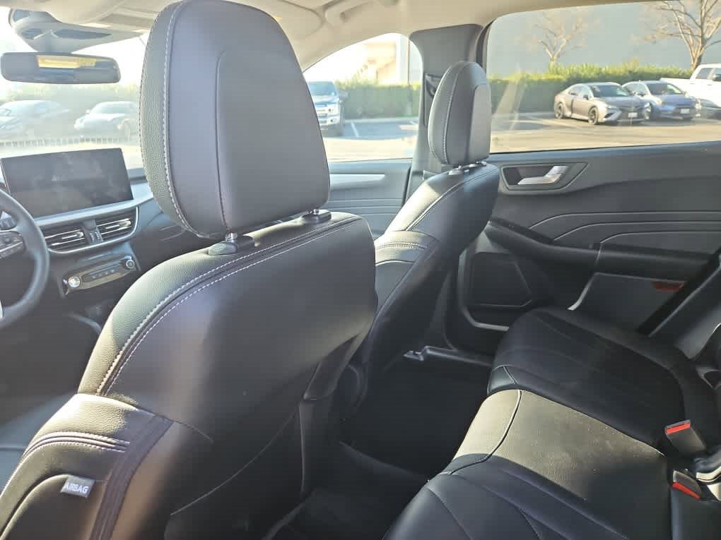 Used 2025 Ford Escape SE w/ PHEV Premium Package image 9