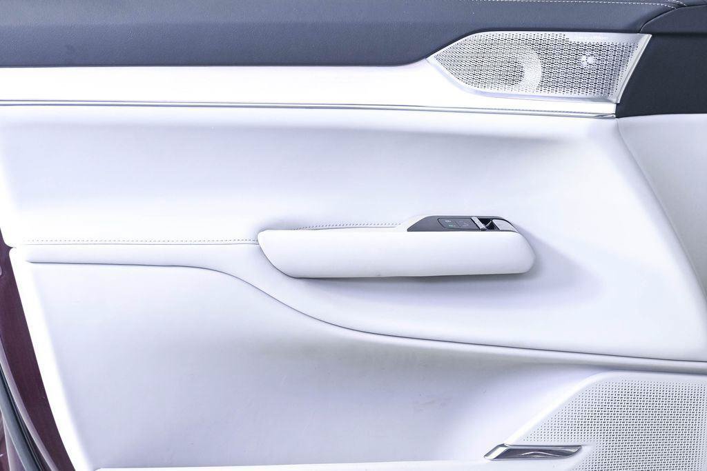 Certified 2025 Volvo EX90 Ultra AWD/4WD image 8