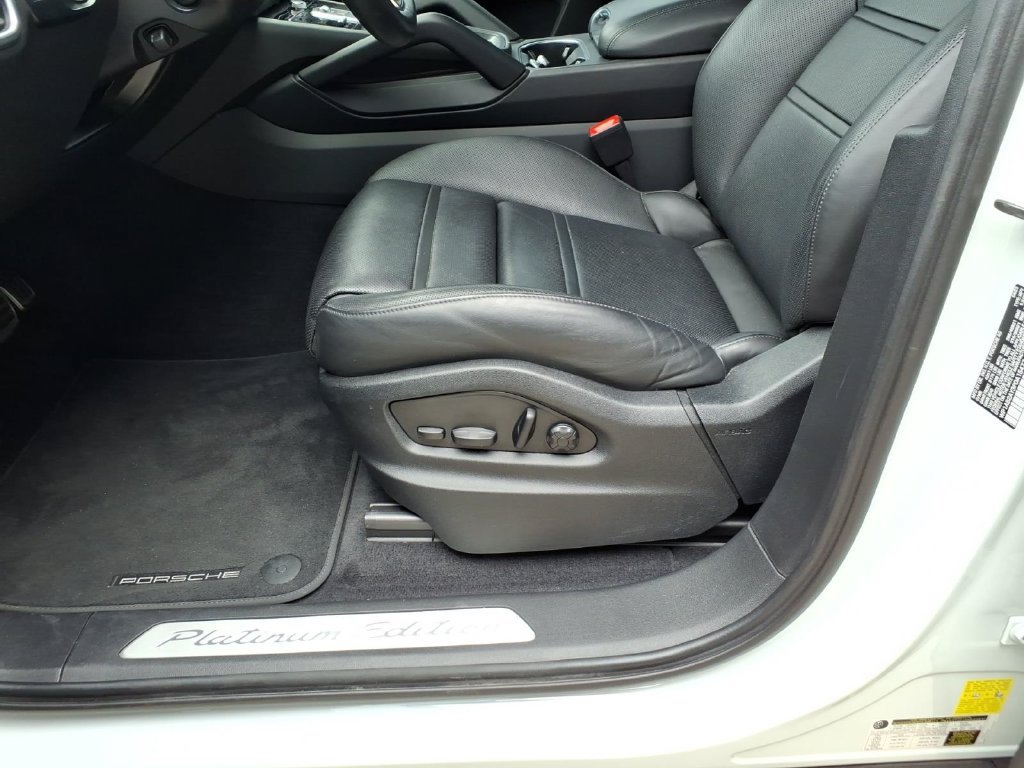 Used 2023 Porsche Cayenne S Platinum AWD/4WD image 16
