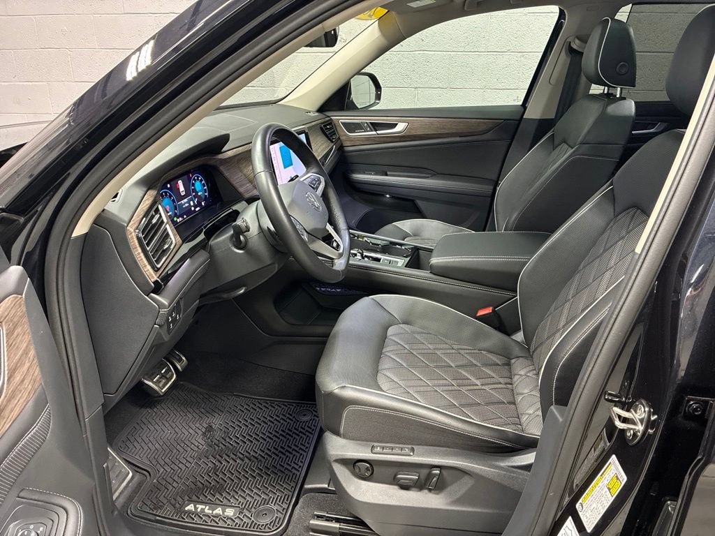 Used 2025 Volkswagen Atlas SEL Premium R-Line AWD/4WD image 24