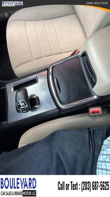 Used 2013 Dodge Charger SE w/ Sport Appearance Group image 17