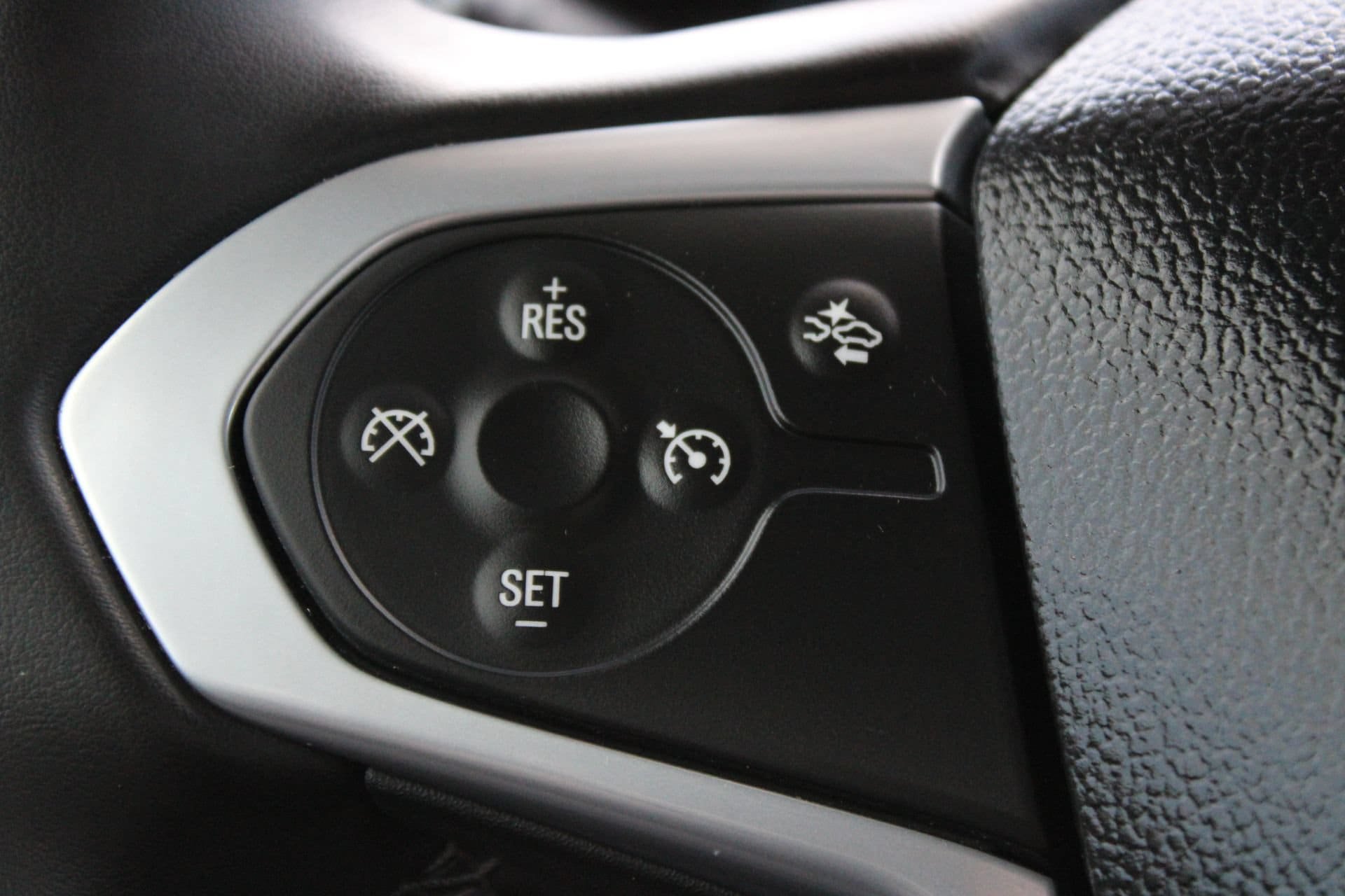 Used 2023 Chevrolet Traverse LT FWD image 28