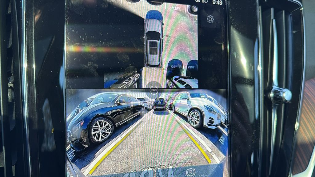 Used 2025 Volvo V60 B5 Cross Country Plus image 30