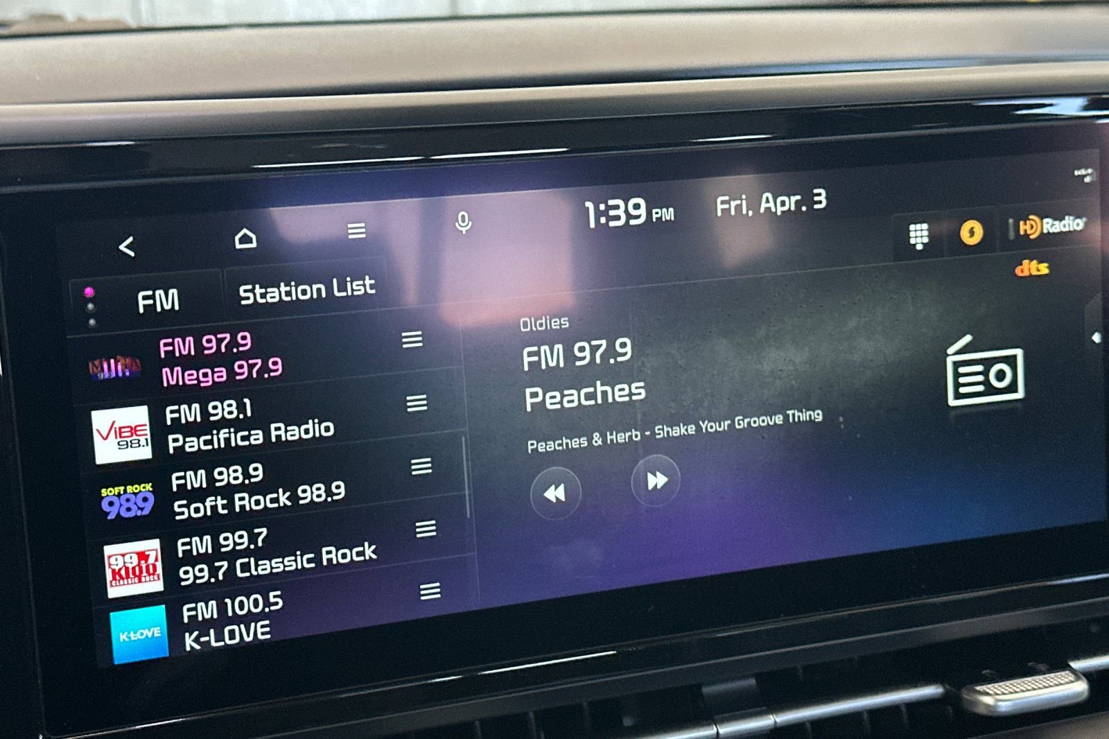 Used 2023 Kia Carnival EX image 21