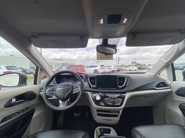 Used 2023 Chrysler Pacifica Touring-L FWD image 5