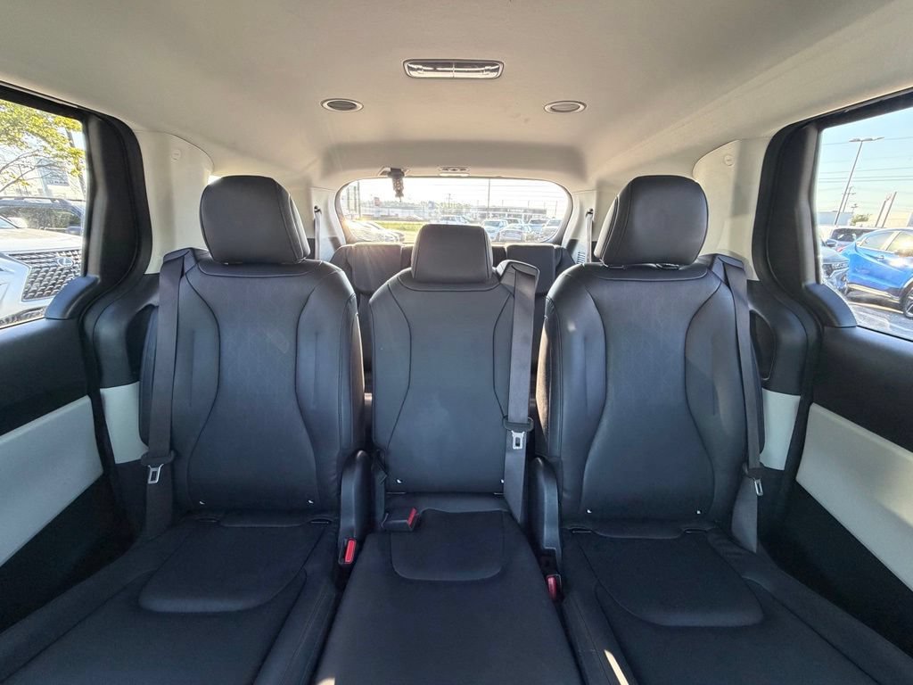 Certified 2024 Kia Carnival LX FWD image 25