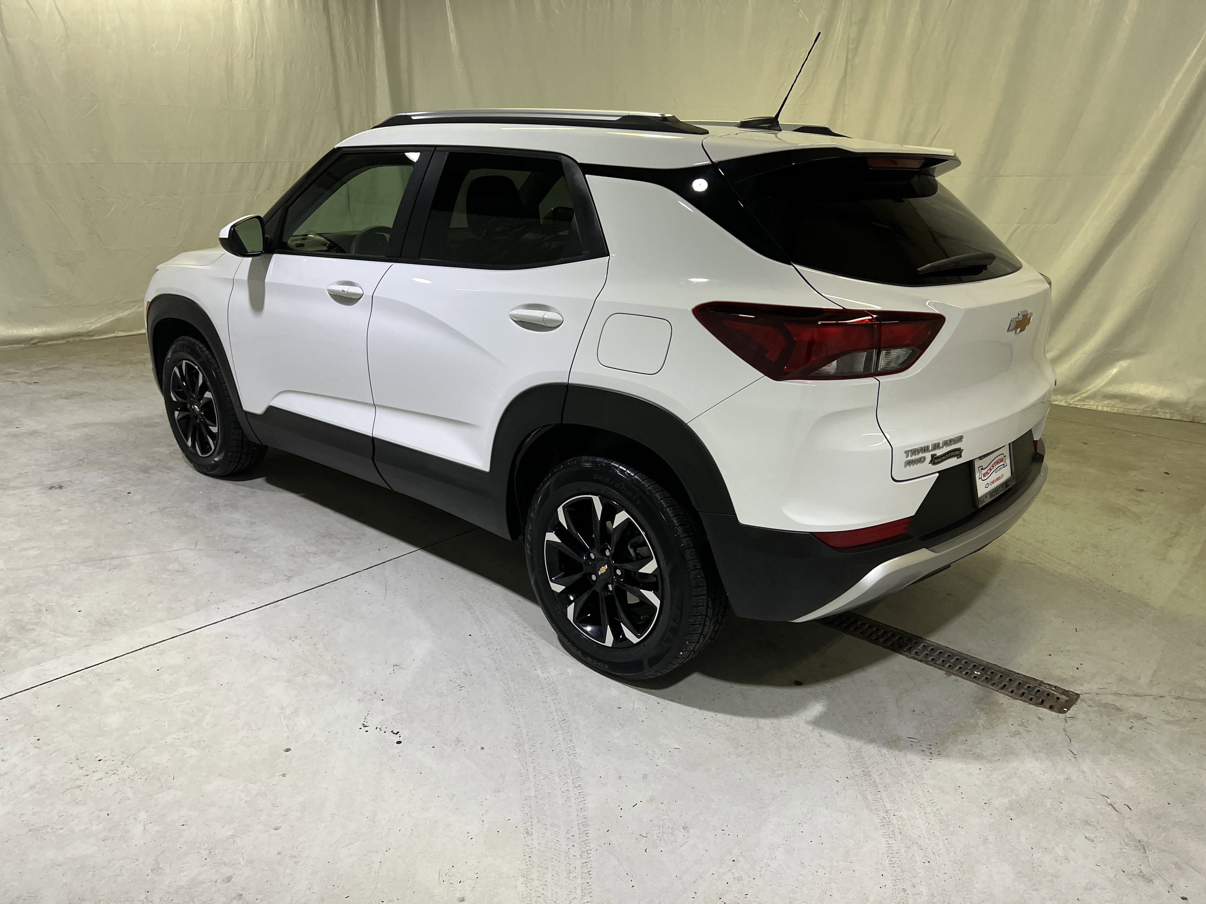 Used 2023 Chevrolet TrailBlazer LT w/ Convenience Package AWD/4WD image 8