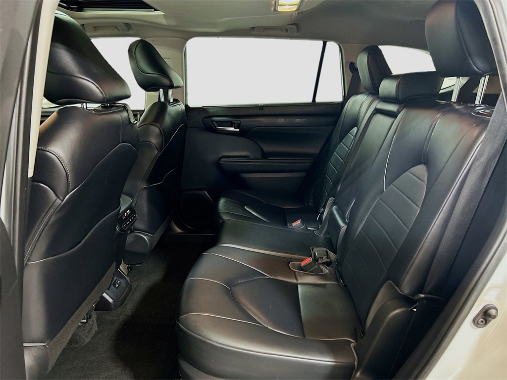 Used 2023 Toyota Highlander XLE image 22