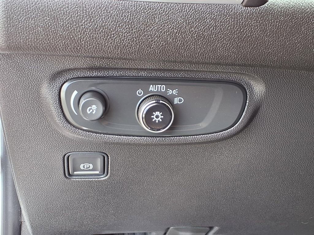 Used 2024 GMC Terrain SLE w/ Elevation Edition FWD image 18