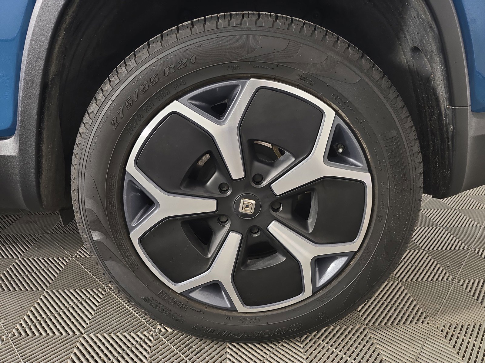 Used 2023 Rivian R1S Adventure AWD/4WD image 10