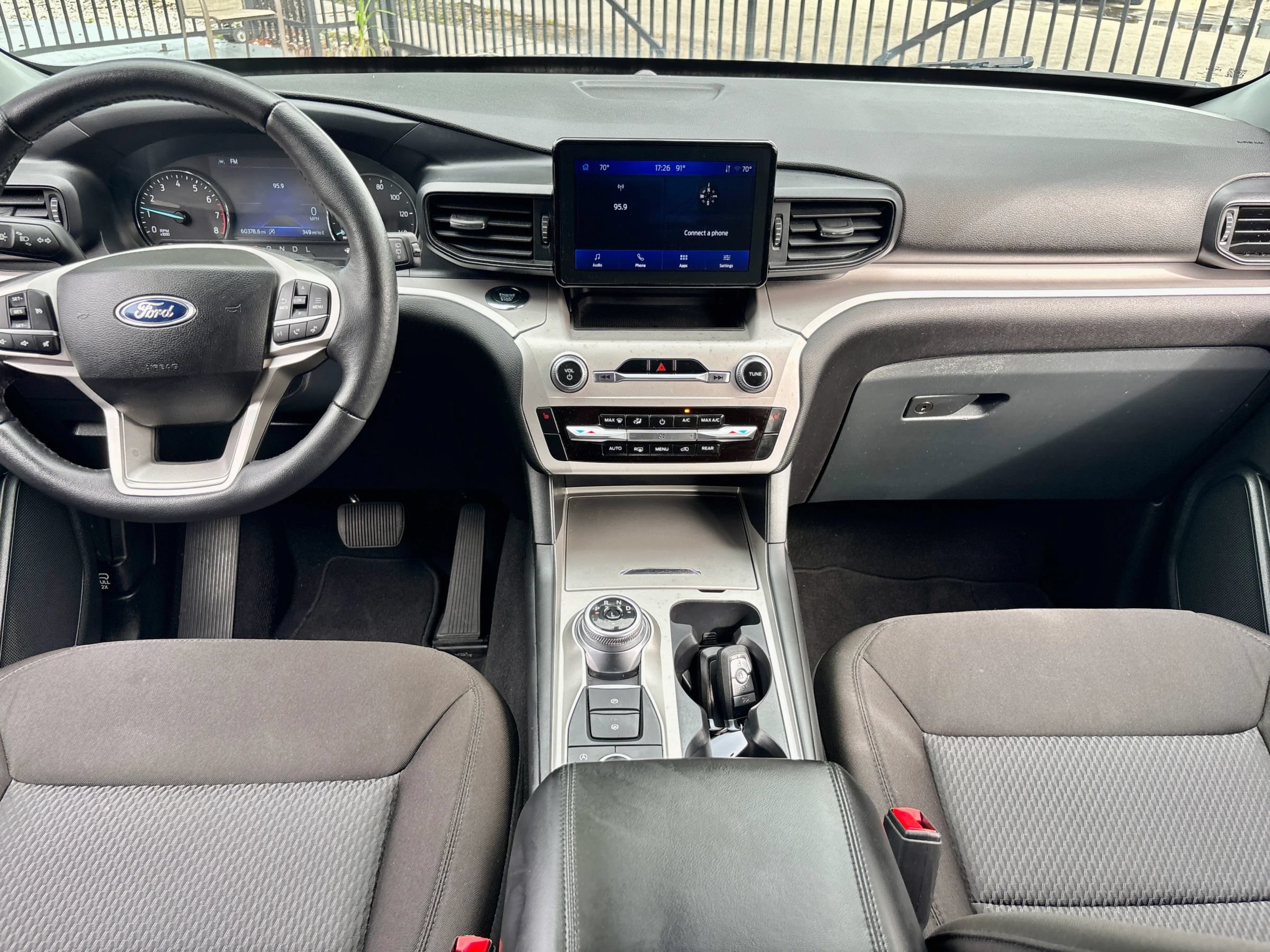 Used 2024 Ford Explorer XLT AWD/4WD image 12