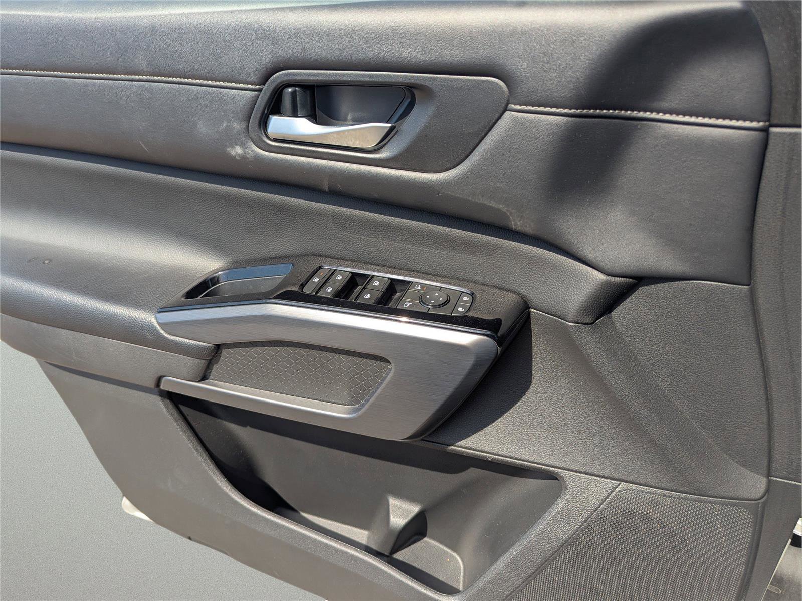 Used 2023 Nissan Pathfinder SL image 23