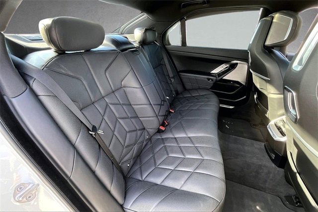 Used 2023 BMW 760i xDrive image 28