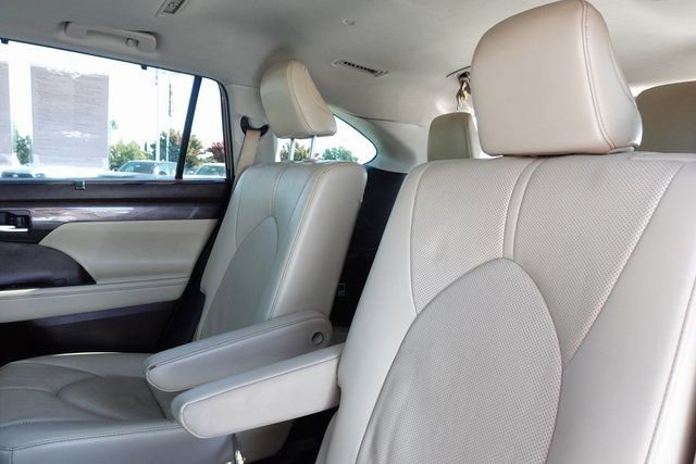 Used 2022 Toyota Highlander Limited image 29