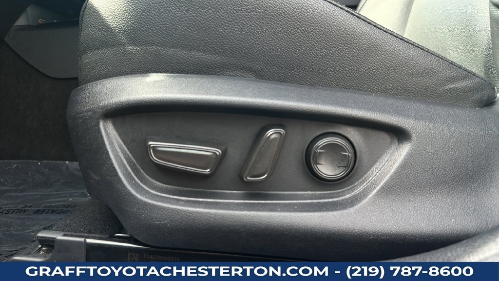 Used 2025 Toyota Camry SE FWD image 15