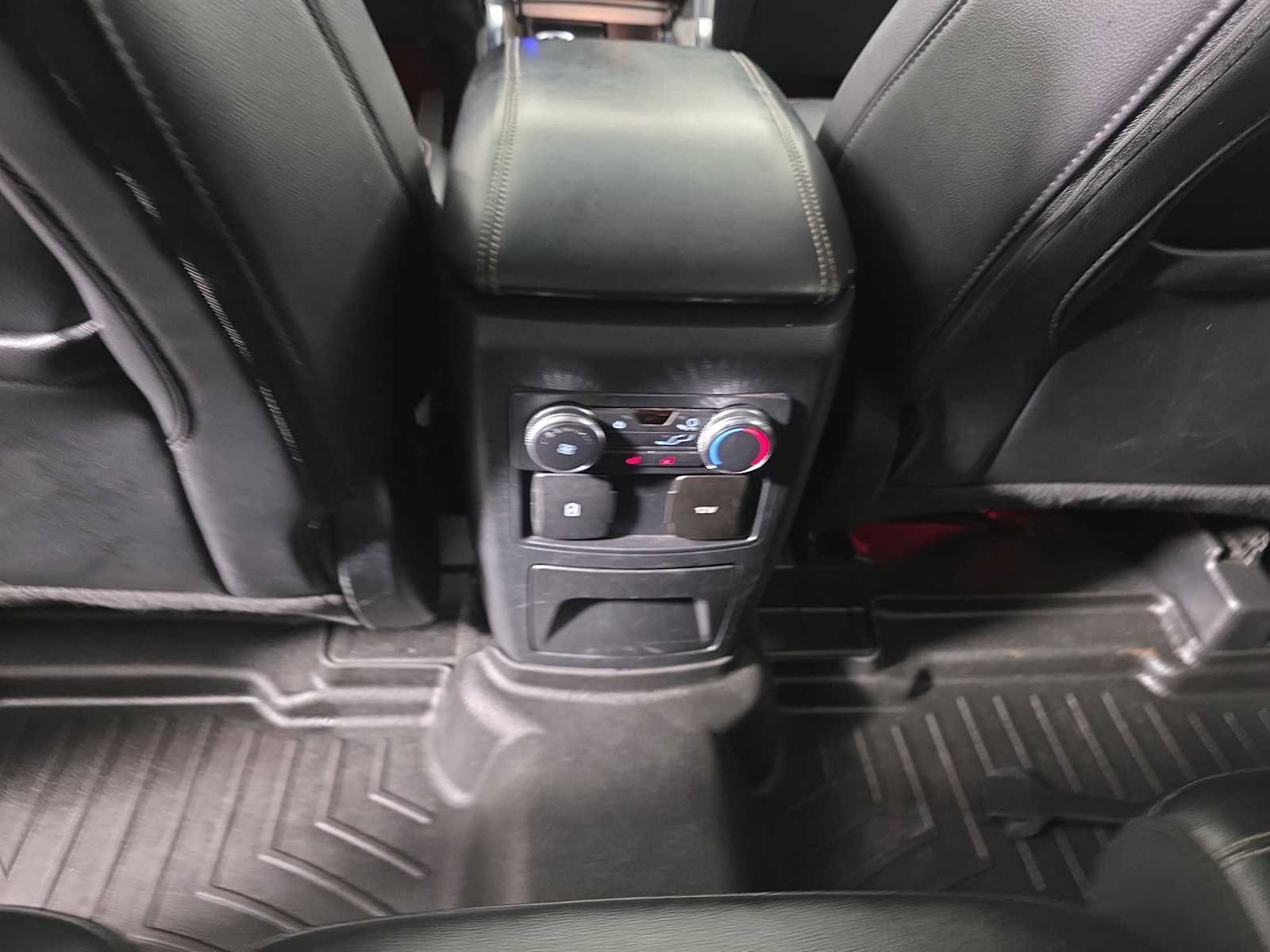 Used 2022 Ford Explorer Limited image 32