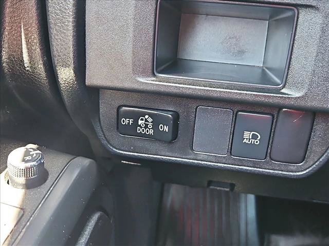 Used 2018 Toyota Tacoma SR w/ SR Convenience Package RWD image 17