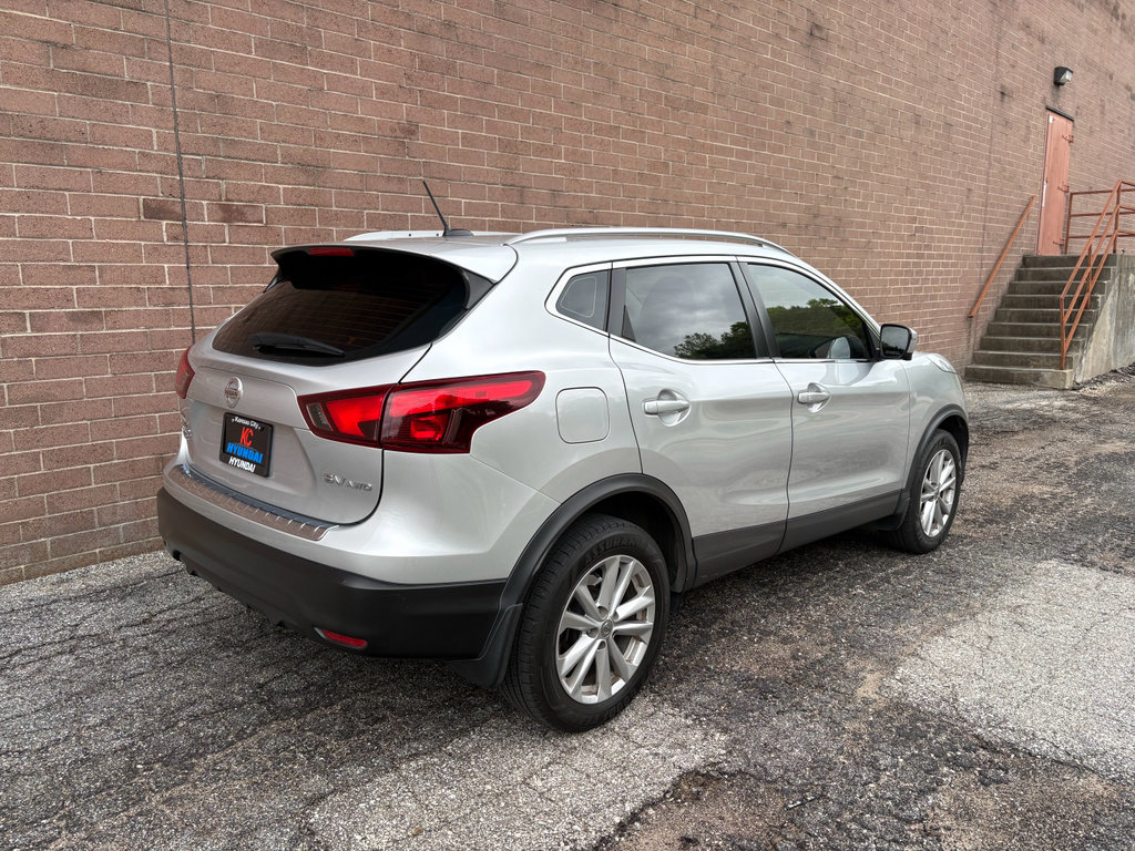 Used 2017 Nissan Rogue Sport SV w/ SV Premium Package AWD/4WD image 5