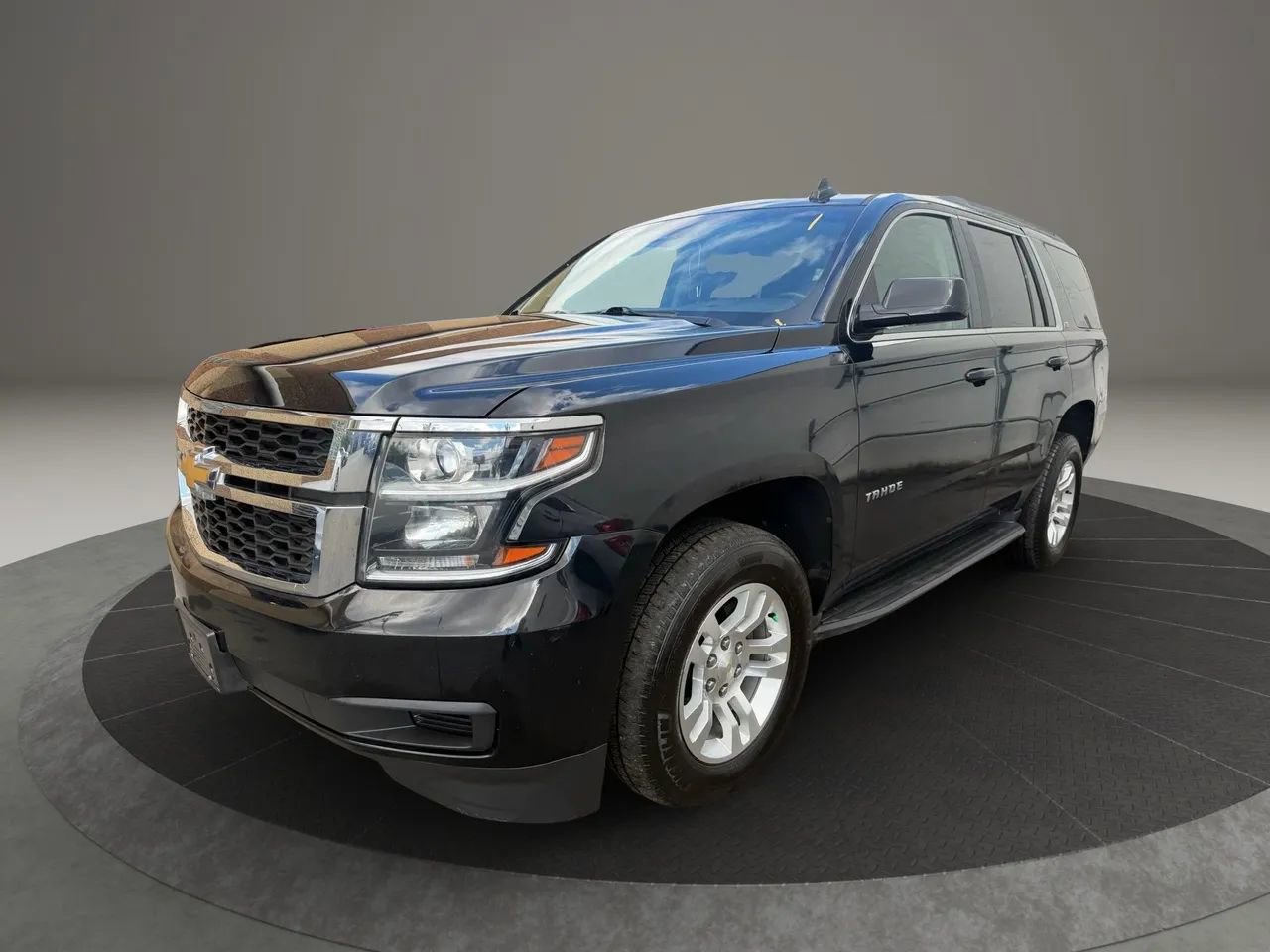 Used 2017 Chevrolet Tahoe LT image 1