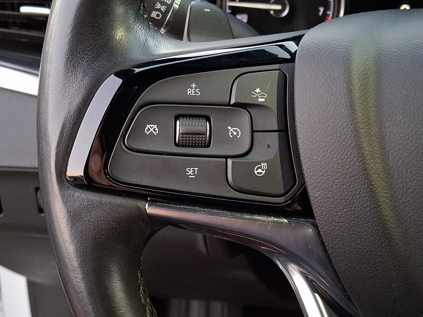 Used 2024 Buick Enclave Essence FWD image 22