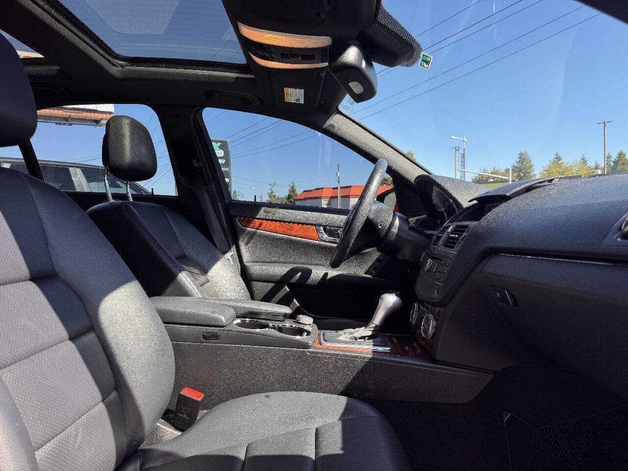 Used 2010 Mercedes-Benz C 300 Sedan image 14
