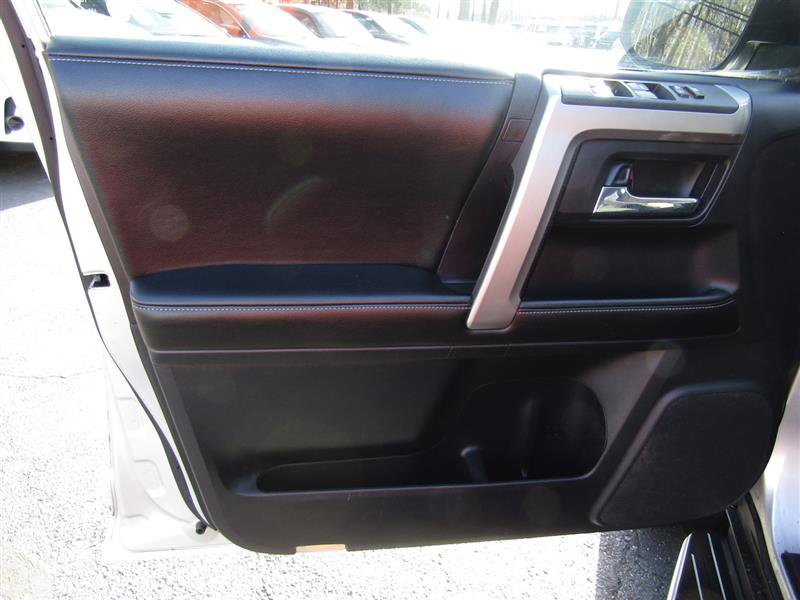 Used 2015 Toyota 4Runner SR5 image 9
