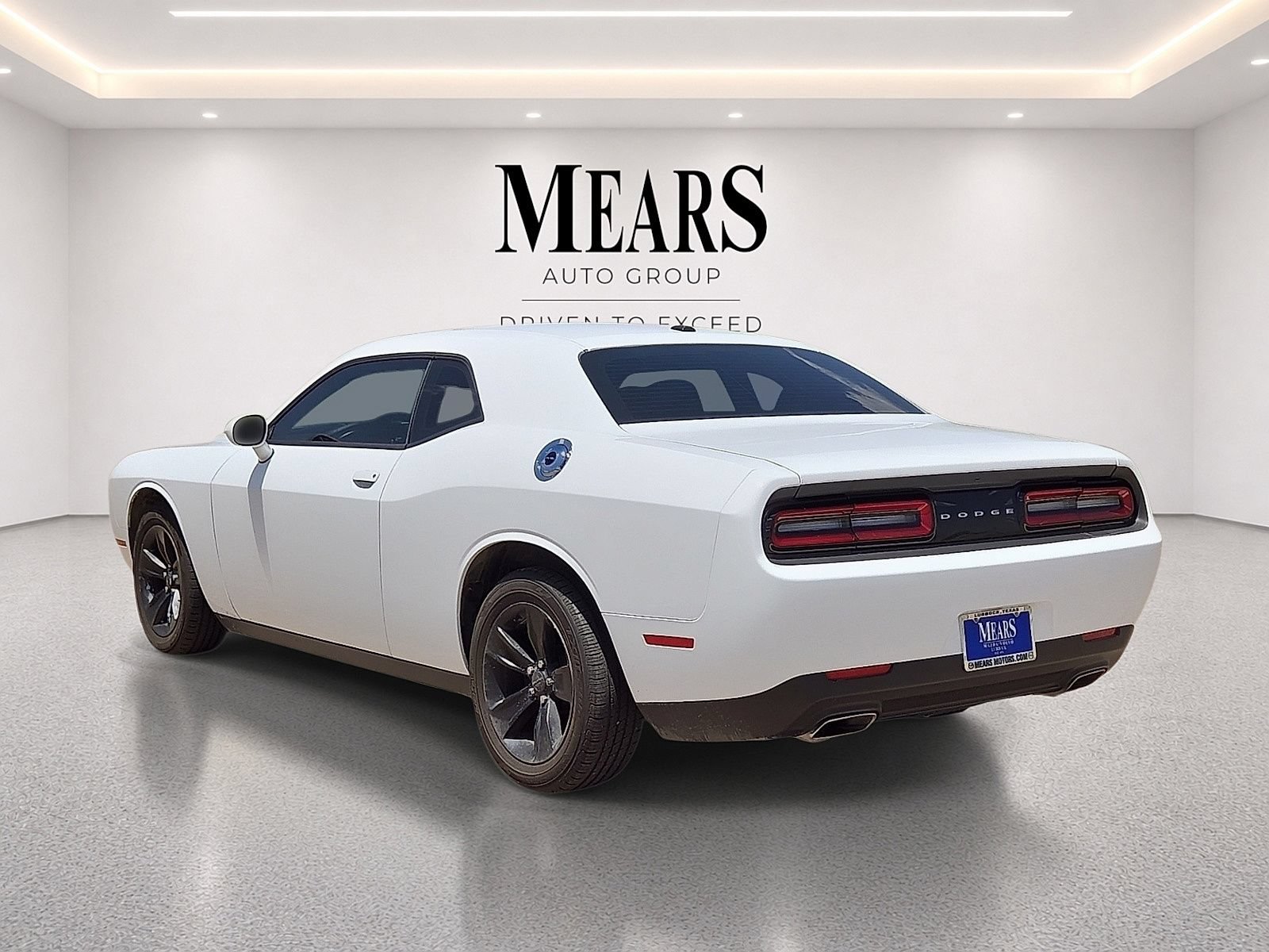 Used 2016 Dodge Challenger SXT RWD image 3