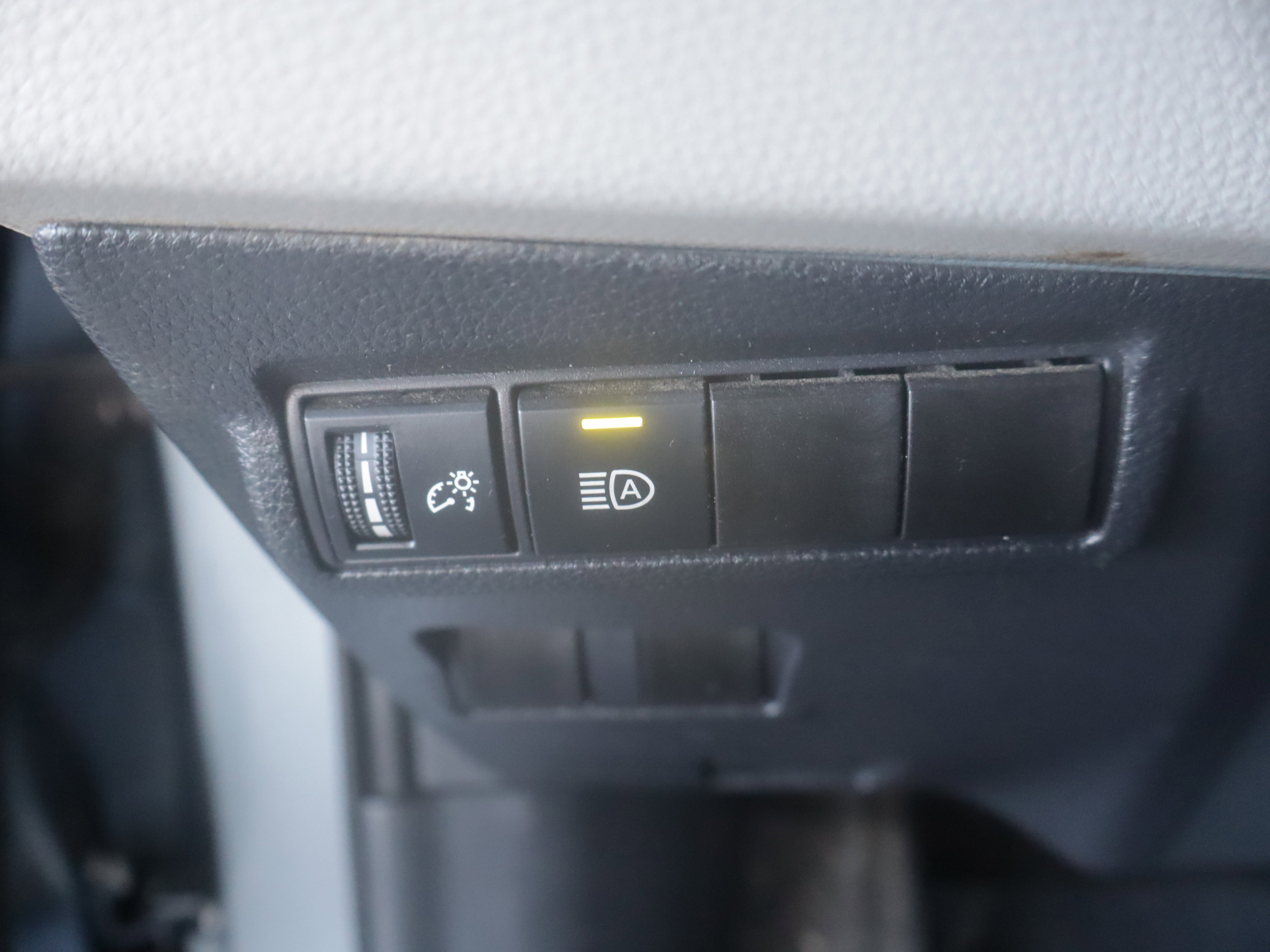 Used 2024 Toyota Corolla Cross L image 17