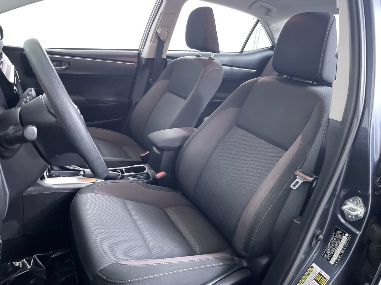 Used 2018 Toyota Corolla LE FWD image 12