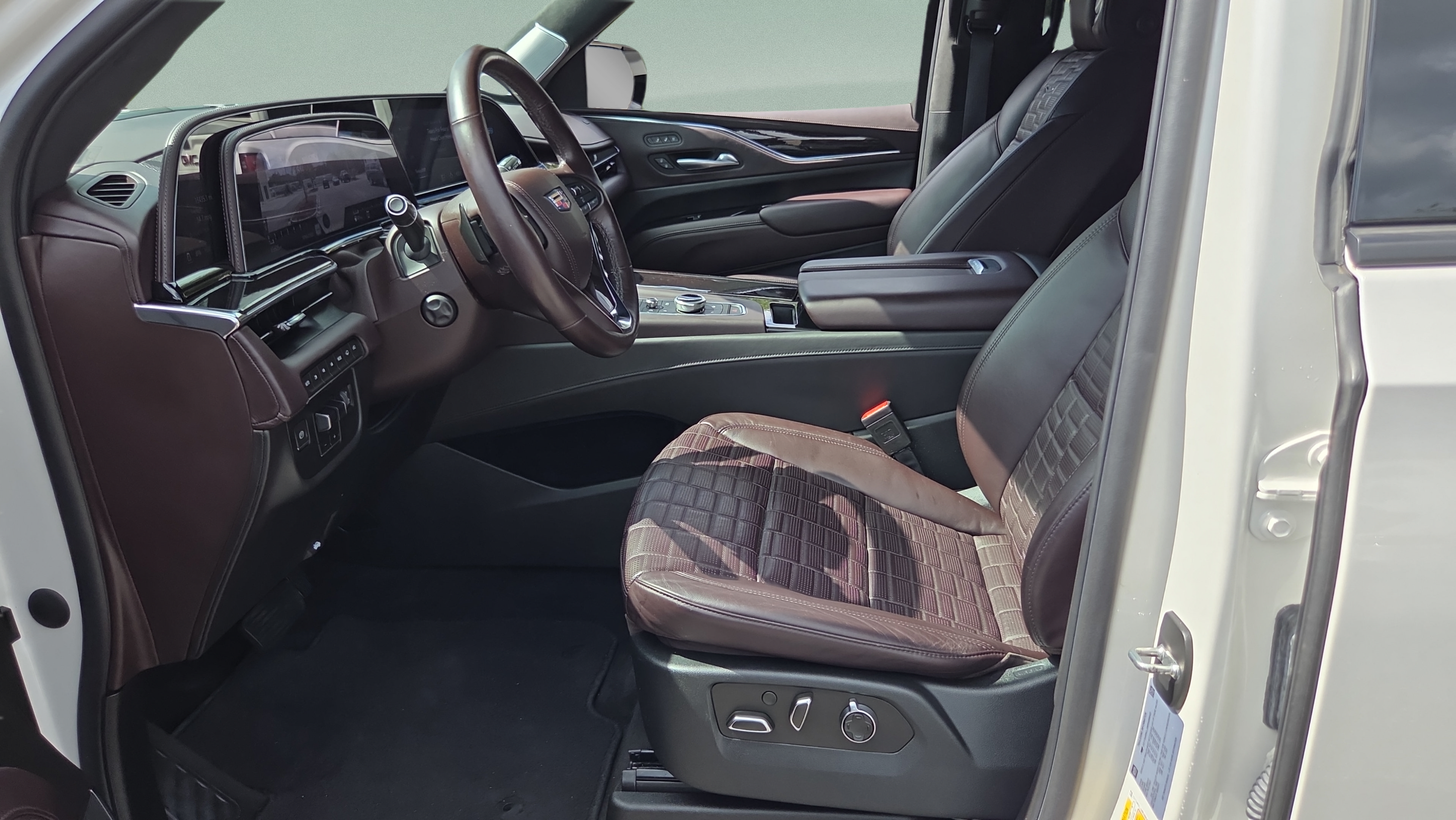 Used 2021 Cadillac Escalade ESV Sport Platinum w/ Heavy-Duty Trailer Package AWD/4WD image 9