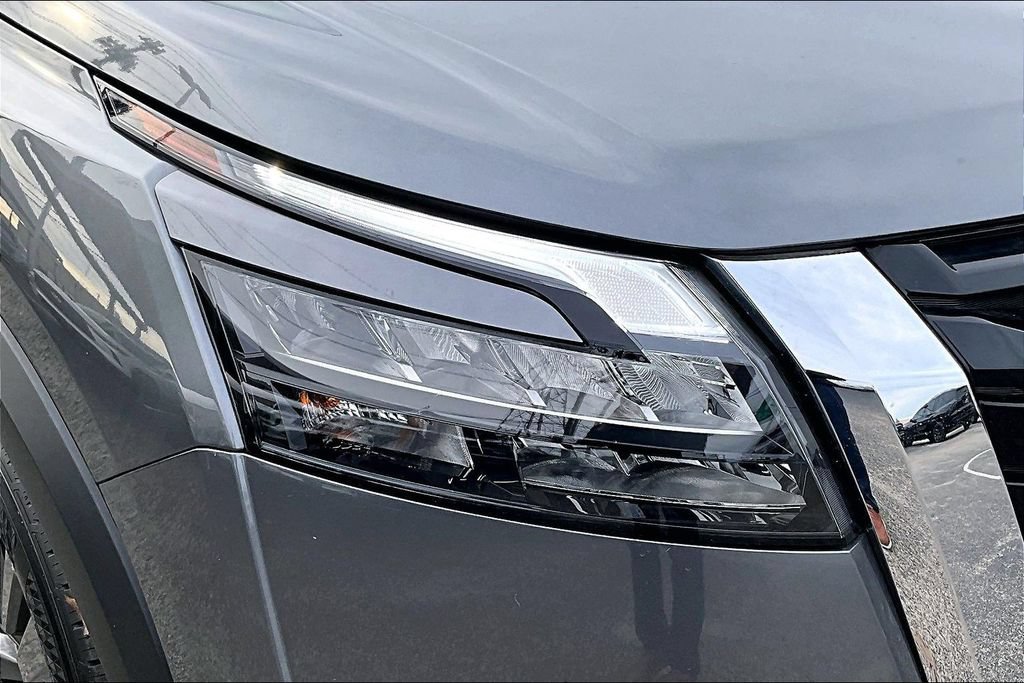 Used 2024 Nissan Pathfinder S AWD/4WD image 40