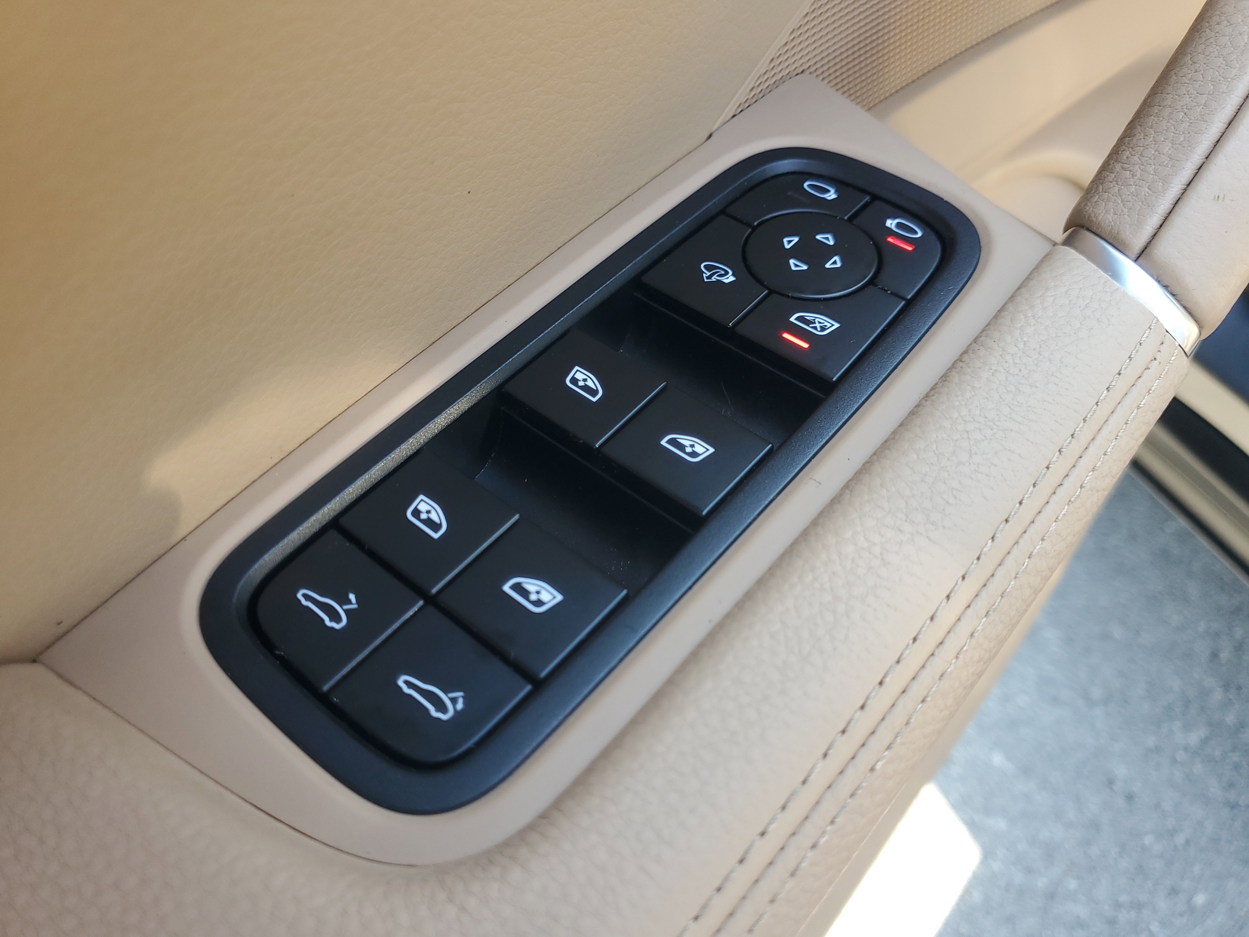 Used 2023 Porsche Cayenne AWD/4WD image 20
