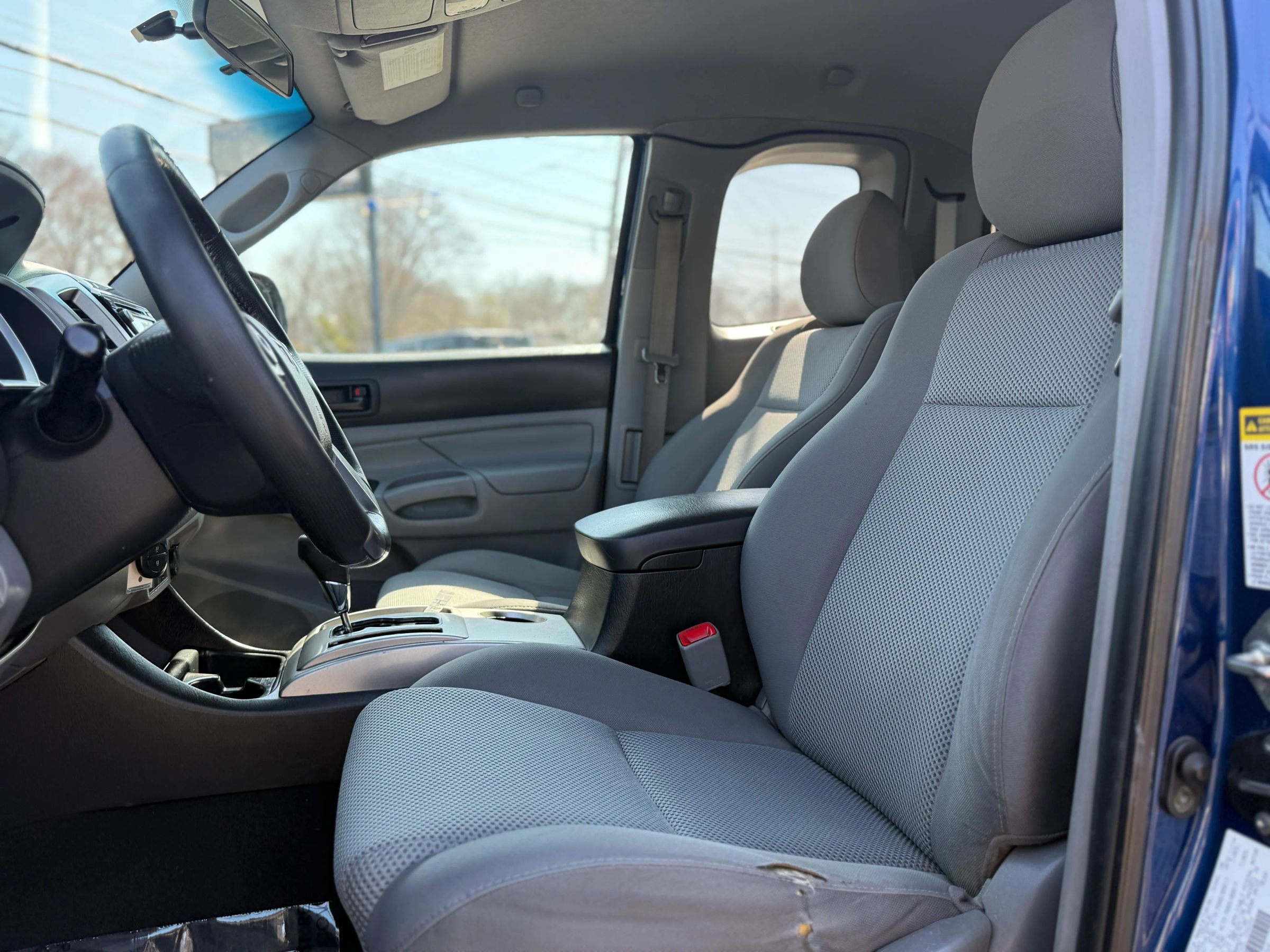 Used 2015 Toyota Tacoma 4x4 Access Cab V6 w/ TRD Sport Package image 23