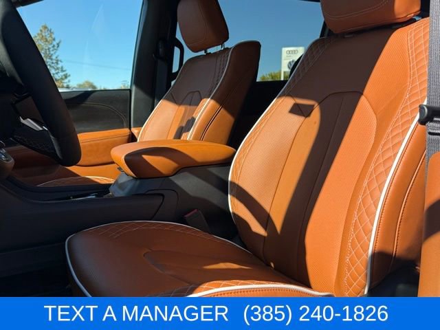 New 2026 Chrysler Pacifica Pinnacle image 2