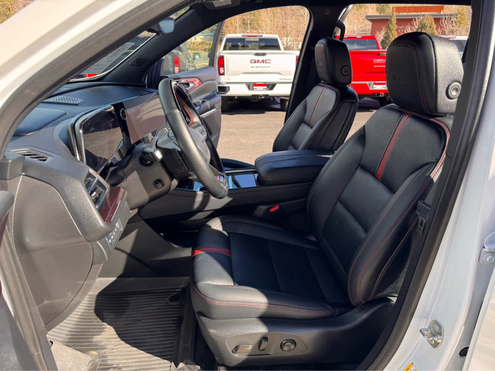 Used 2024 Chevrolet Traverse RS w/ LPO, Floor Liner Package image 9