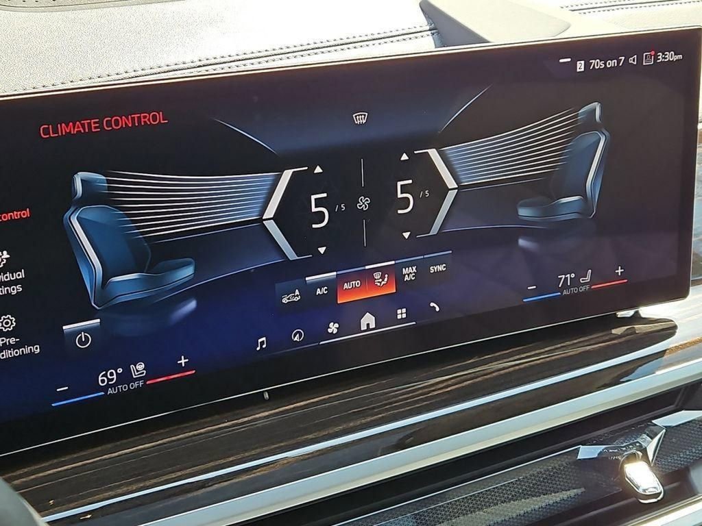 Used 2025 BMW X7 xDrive40i w/ Premium Package image 17