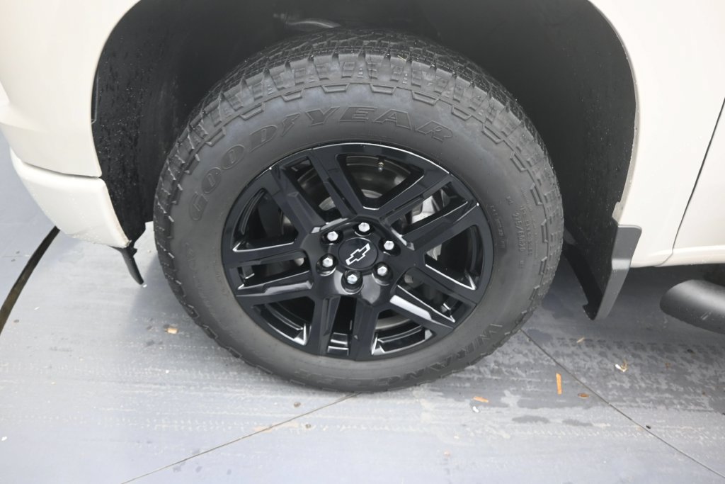 Used 2026 Chevrolet Silverado 1500 RST w/ RST Select Package RWD image 9