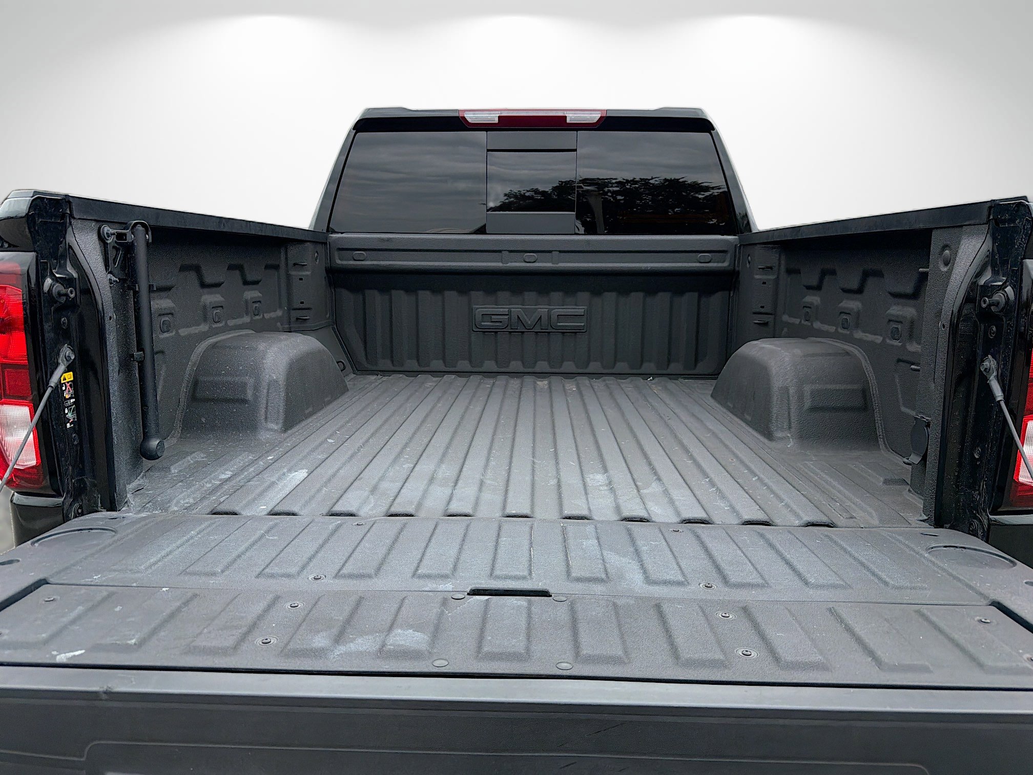 Used 2025 GMC Sierra 1500 Elevation w/ Elevation Premium Package image 12